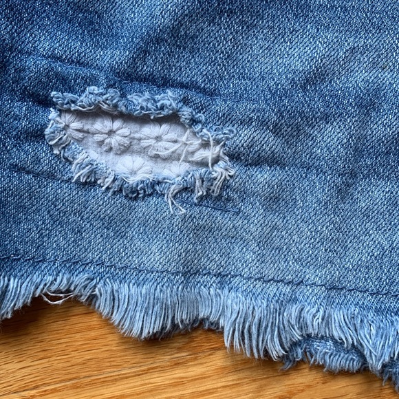 Cat & Jack Distressed Jean Shorts - size S (6/7) - Picture 3 of 7